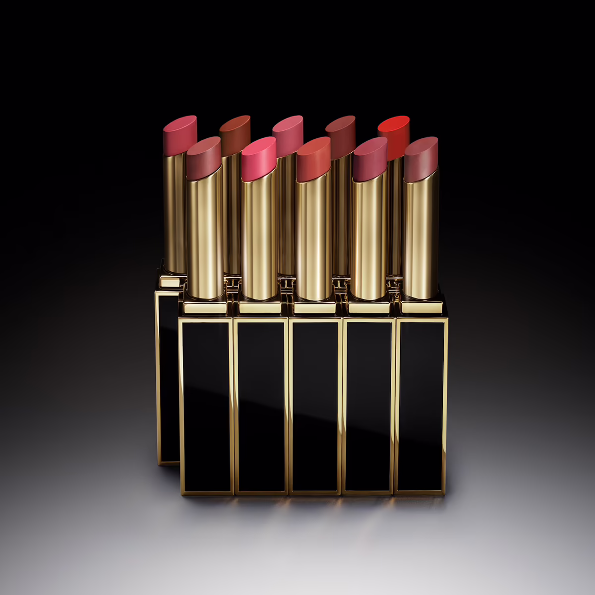 Runway Lip Stylo Matte by Tom Ford_100 100_mood 2 Runway Lip Stylo Matte by Tom Ford_100 100_mood 2